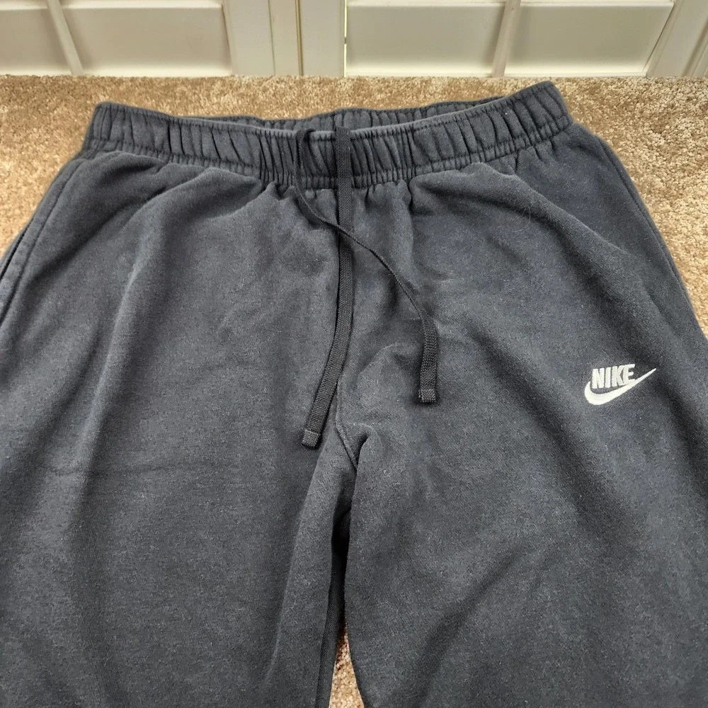 Nike Black Sweatpants Men's Casual Lounge Activewear Joggers - Picture 2 of 7